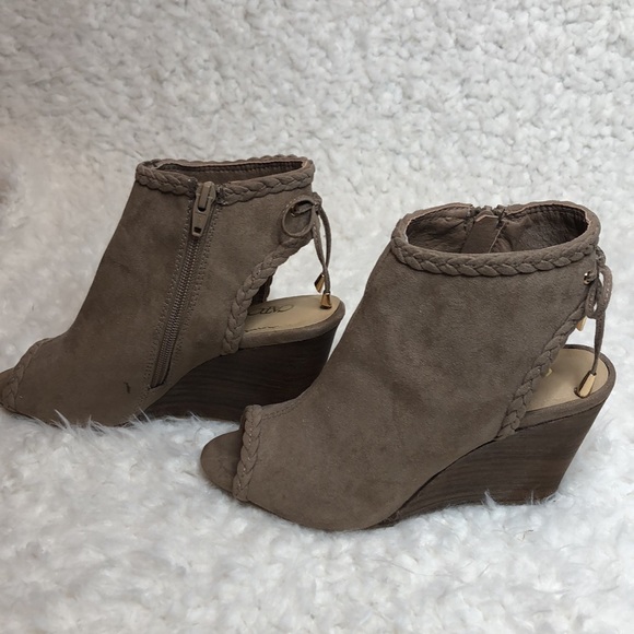 Cato tan dressy wedge shoes - Picture 4 of 5